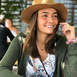 Meet your Posher, Victoria